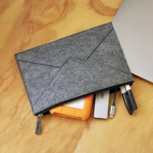 Kikkerland Small Felt Pouch – en smart og stilfuld filtpung